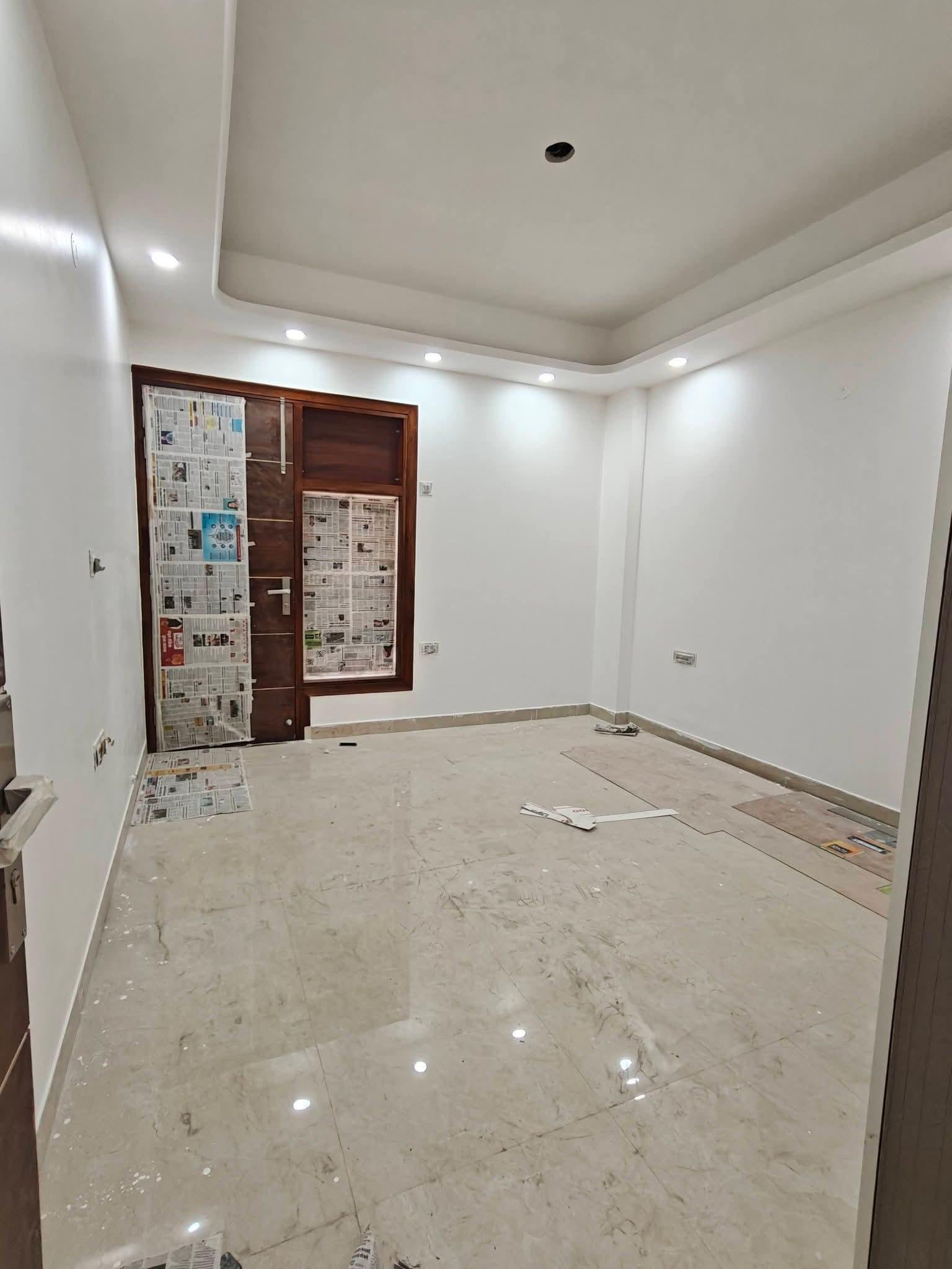 Luxury 3 bhk semi furnished available for rent in sector 46