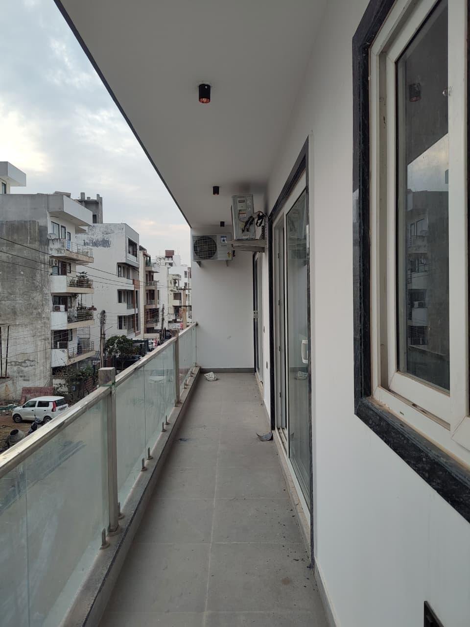 3 bhk semi furnished flat in sector 57