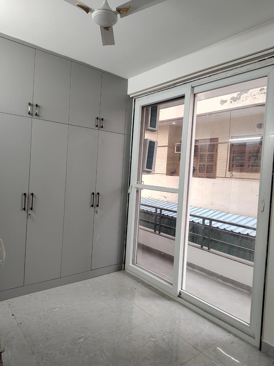 3 bhk semi furnished flat in sector 57