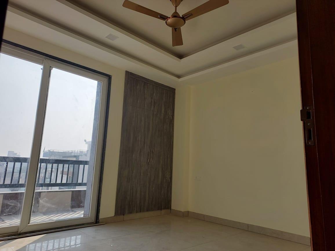 2 bhk semi furnished flat for rent in sector 57