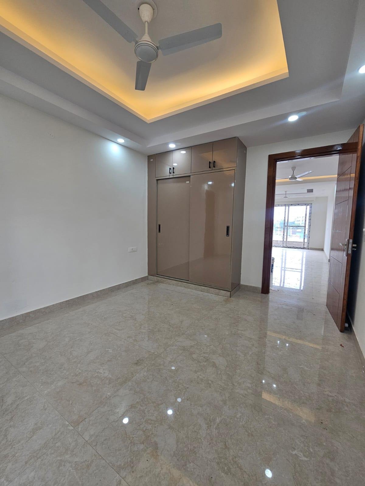3 bhk semi furnished flat in sector 57