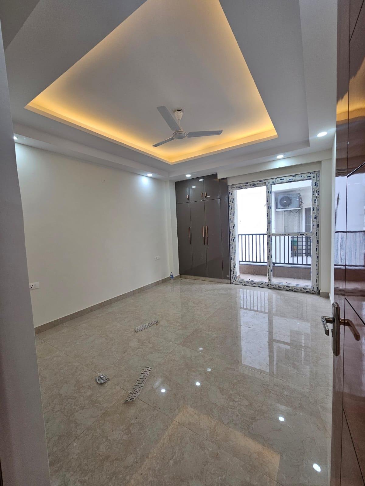 3 bhk semi furnished flat in sector 57