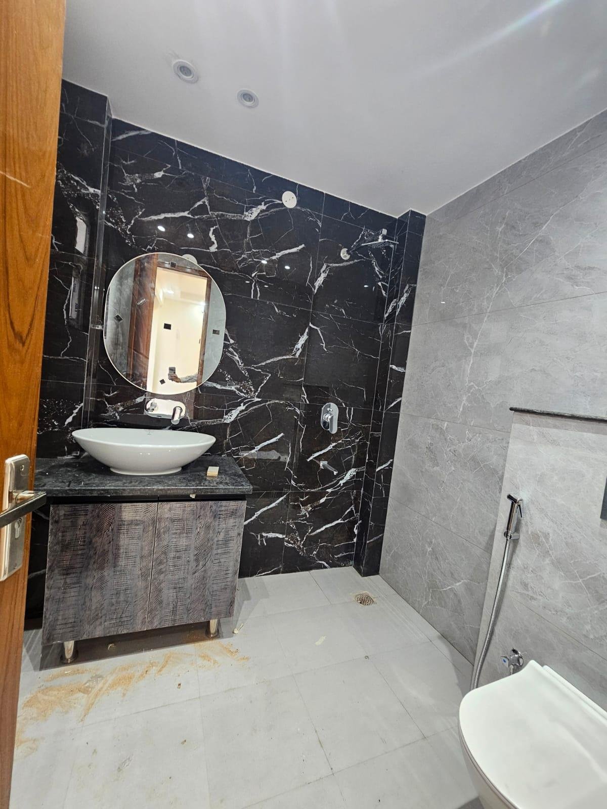 3 bhk semi furnished flat in sector 57