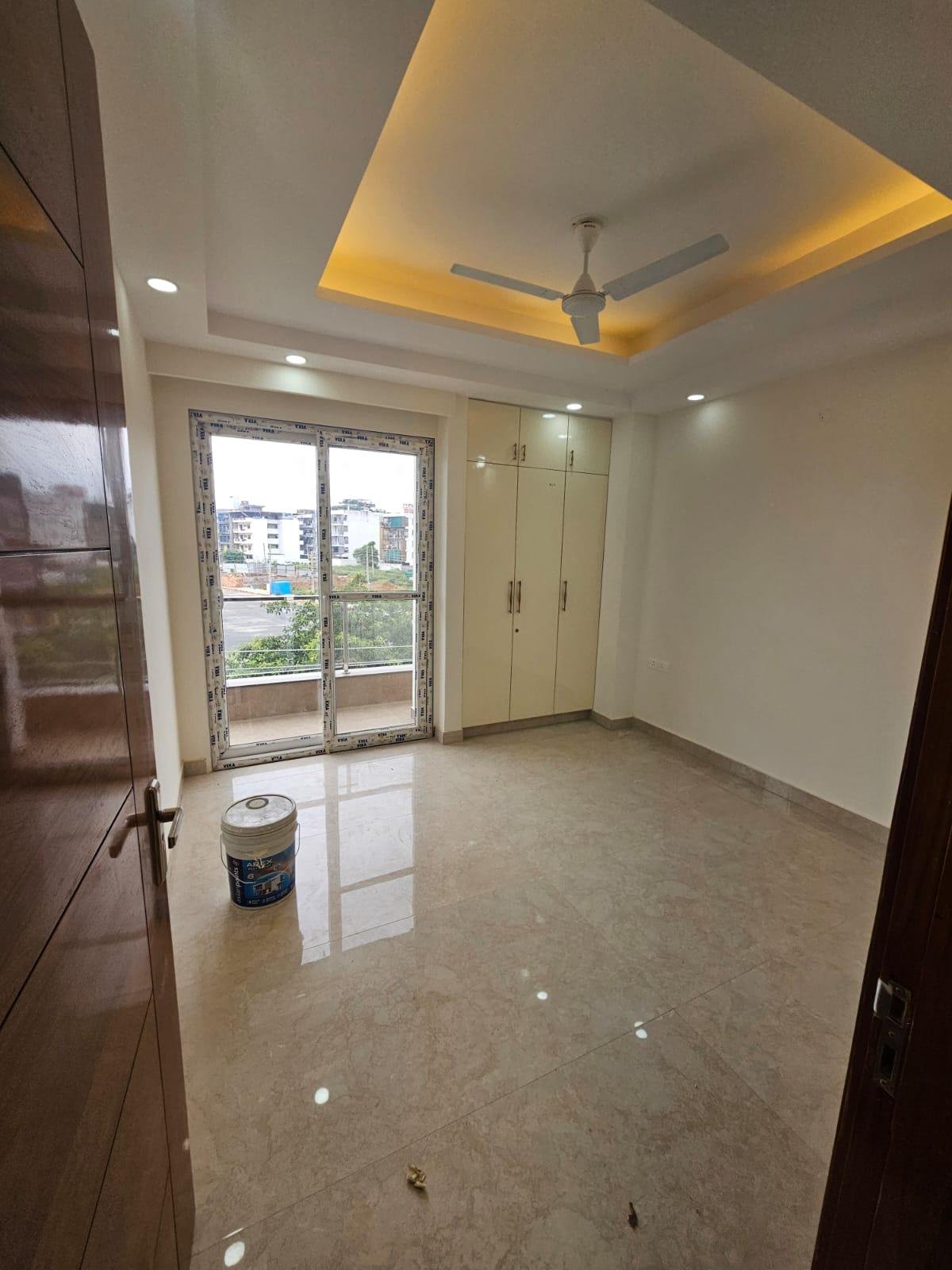 3 bhk semi furnished flat in sector 57