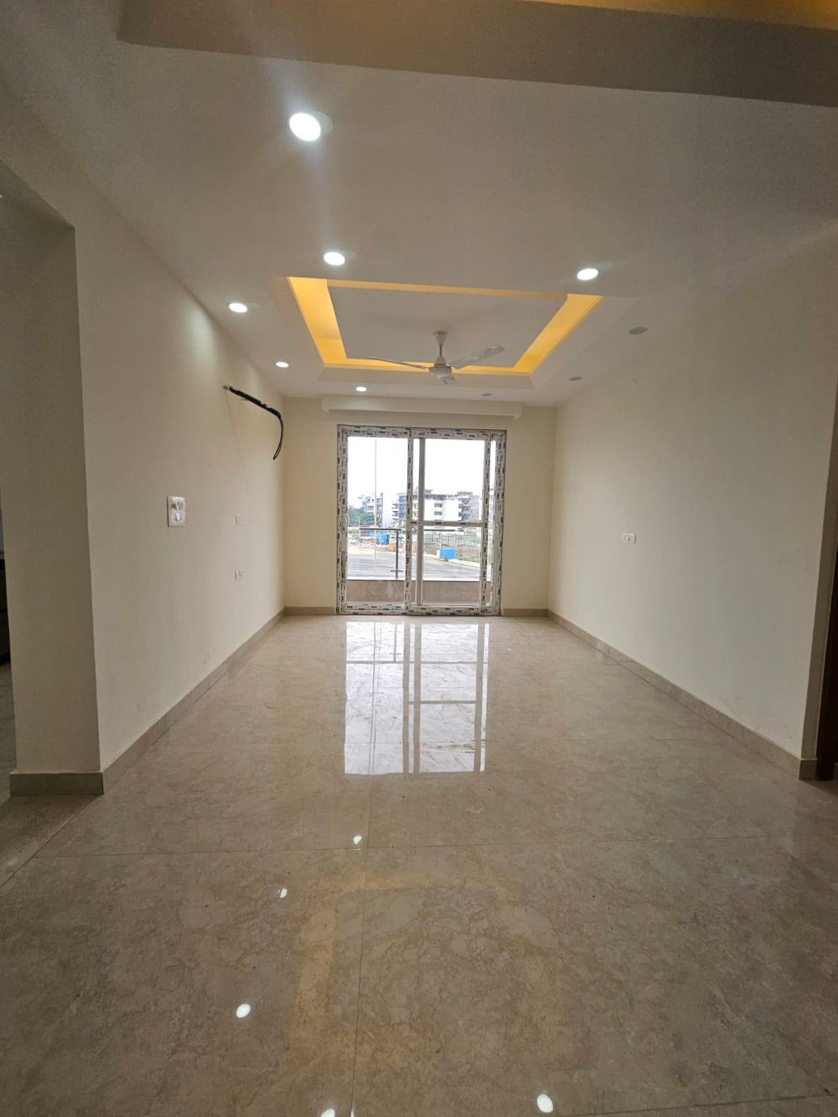 3 bhk semi furnished flat in sector 57