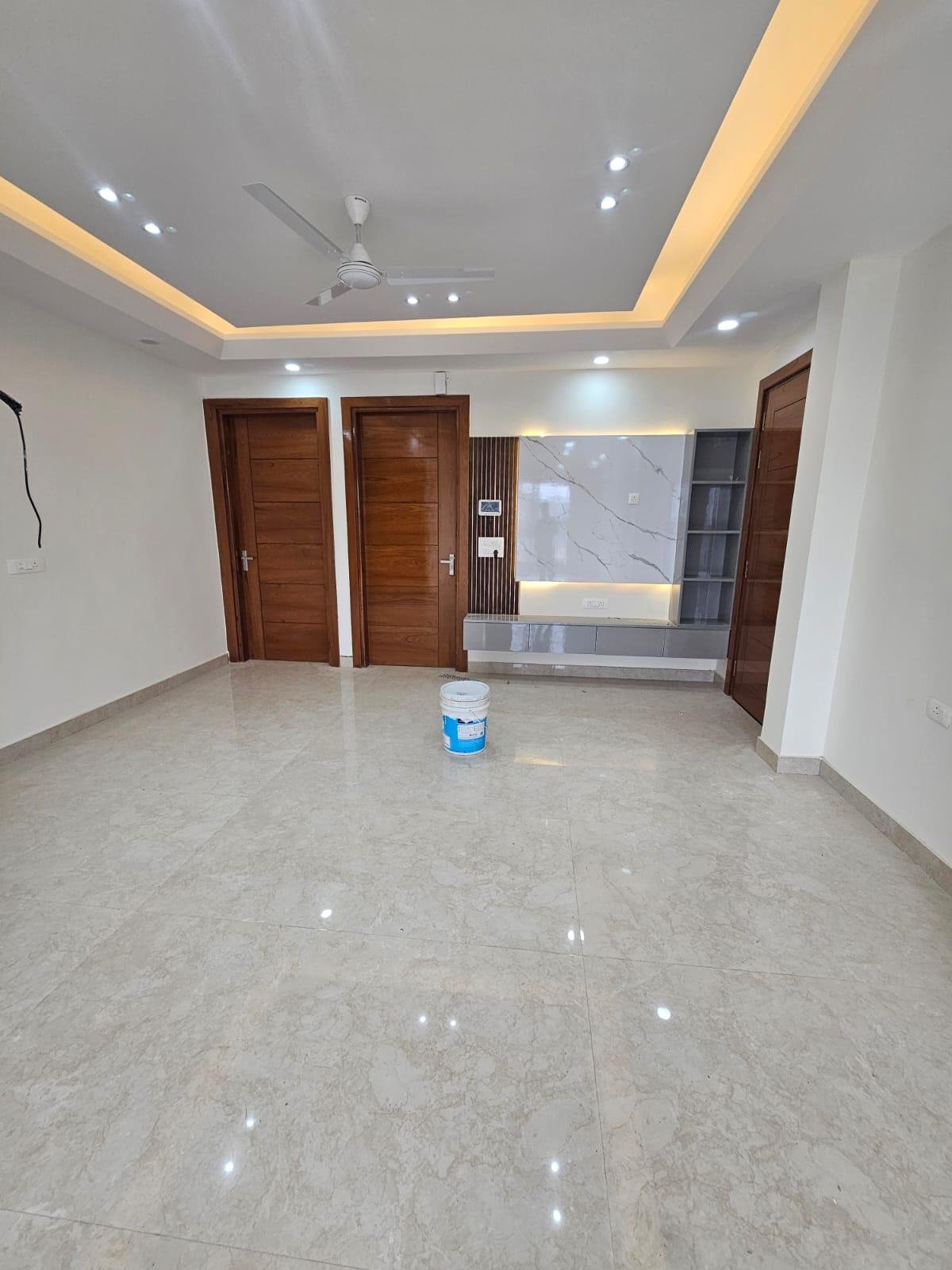 3 bhk semi furnished flat in sector 57