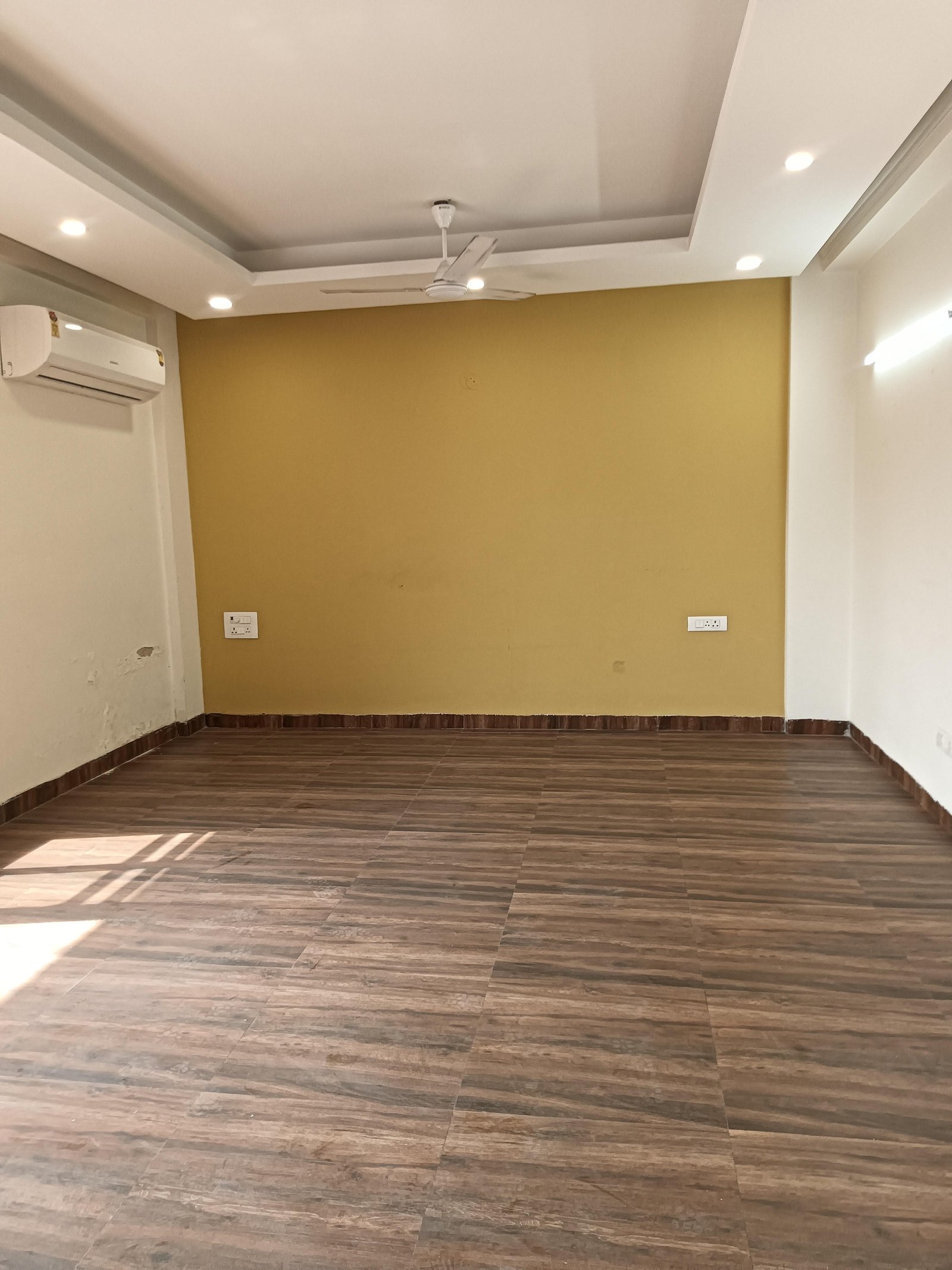 Luxury 4 bhk flat in sector 51 Mayfield garden
