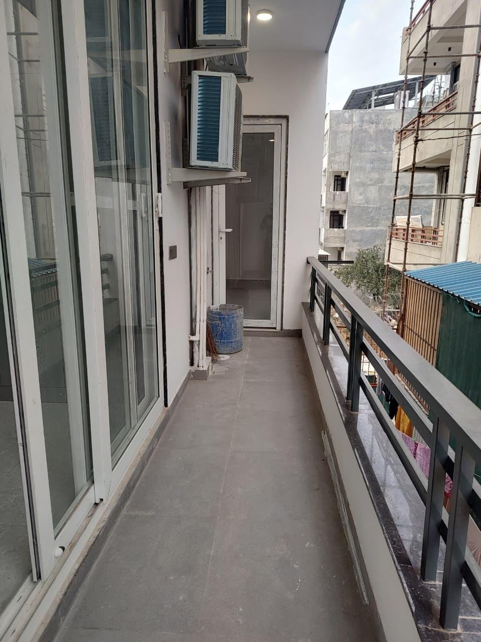 3 bhk semi furnished flat in sector 57