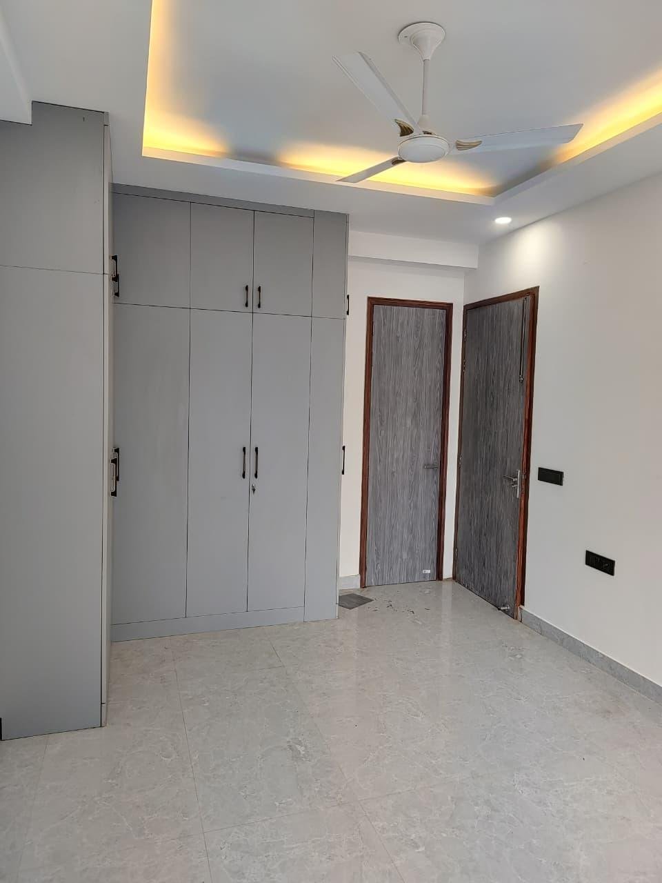 3 bhk semi furnished flat in sector 57