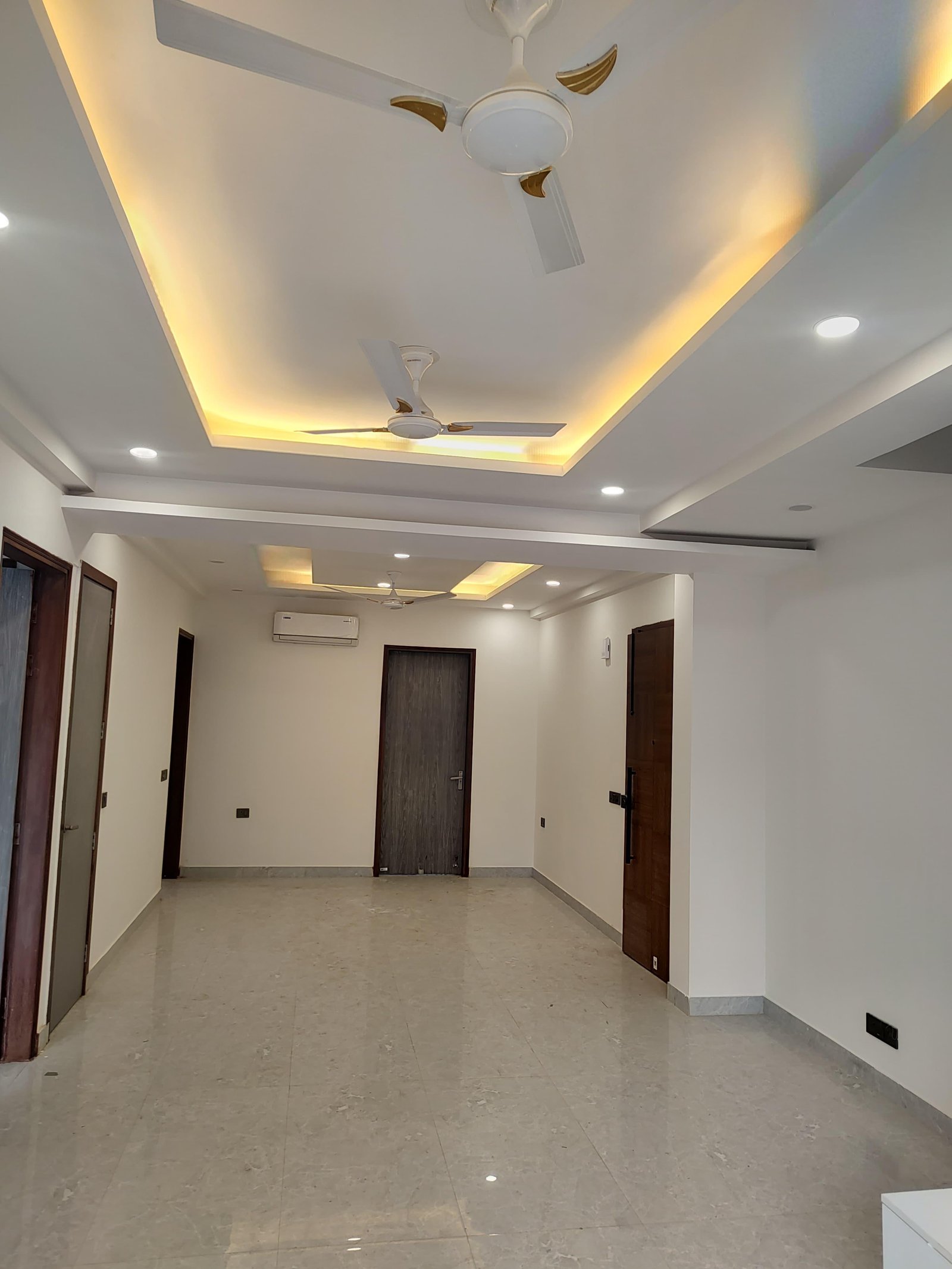 3 bhk semi furnished flat in sector 57