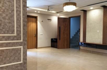Brand new 4 bhk flat in sector 45