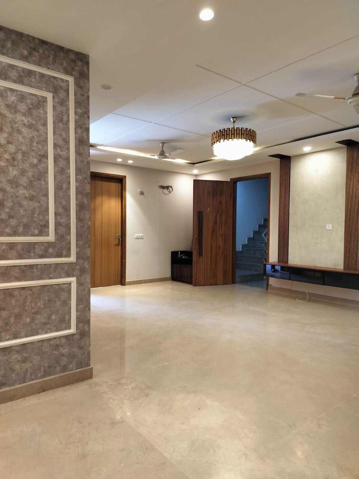 Brand new 4 bhk flat in sector 45