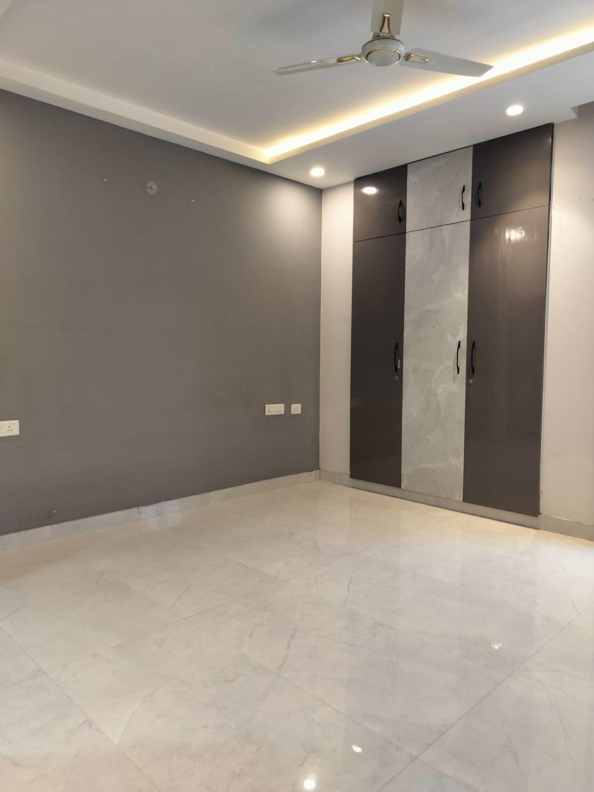 Brand new 4 bhk flat in sector 45