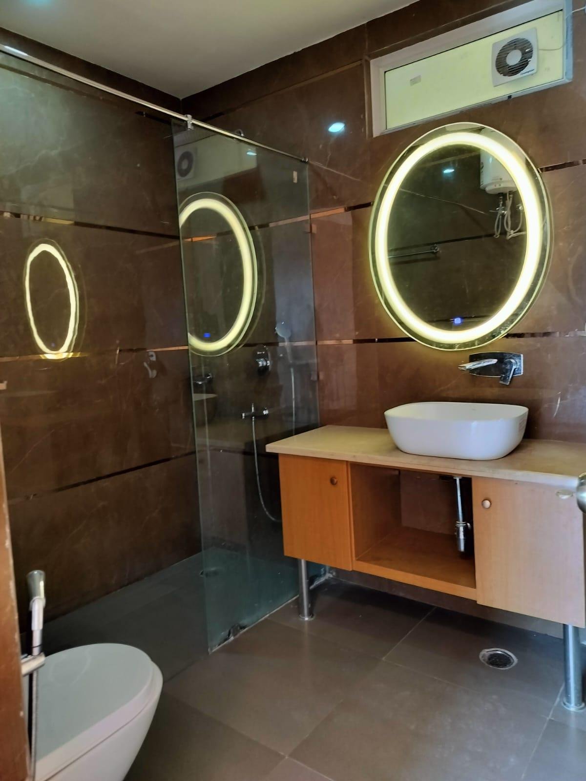 Brand new 4 bhk flat in sector 45