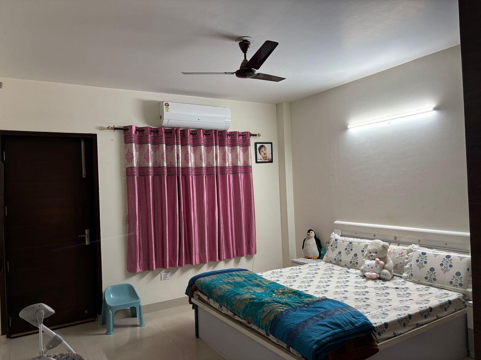 3 bhk semi furnished flat in sector 46