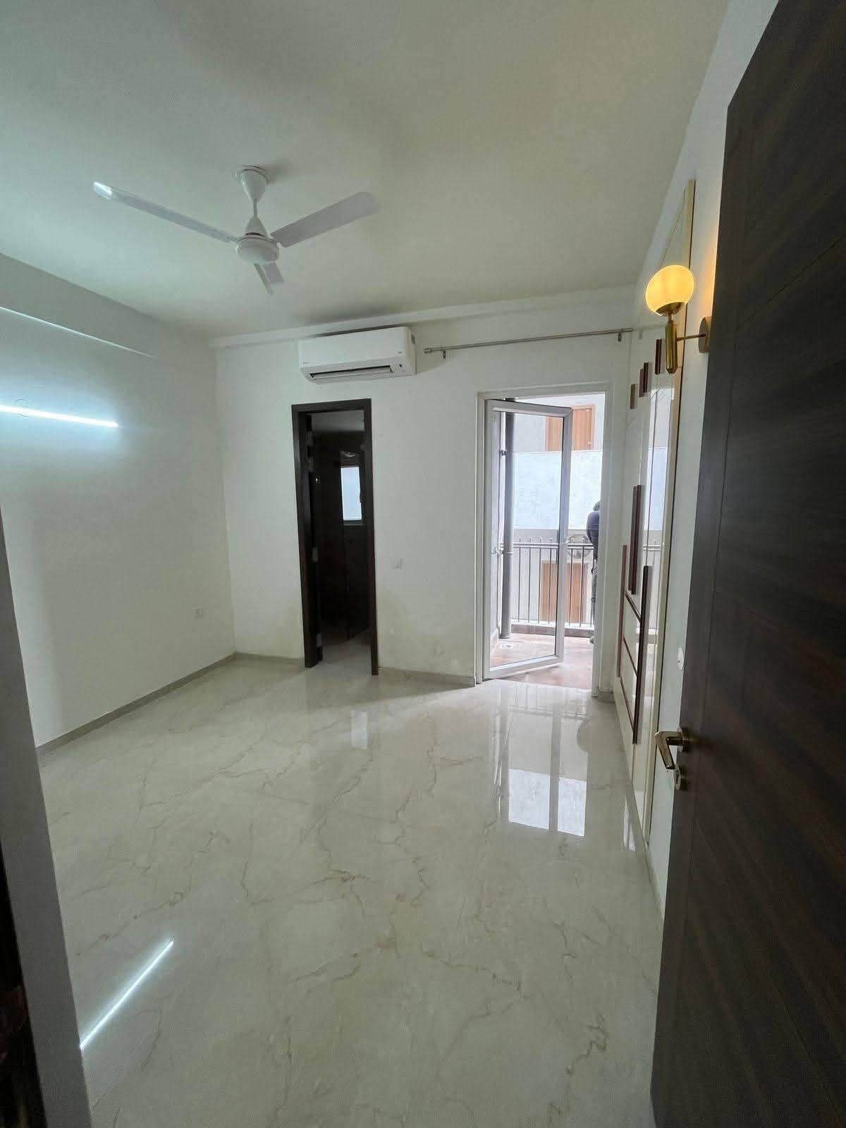 3.5 Bhk Flat In Smartword orchid Sector 61 Gurgaon