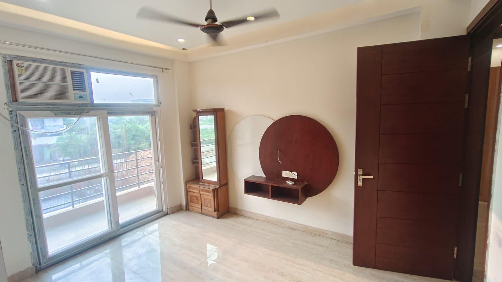 3bhk Semi Furnished flat in Sector 57 Gurgaon