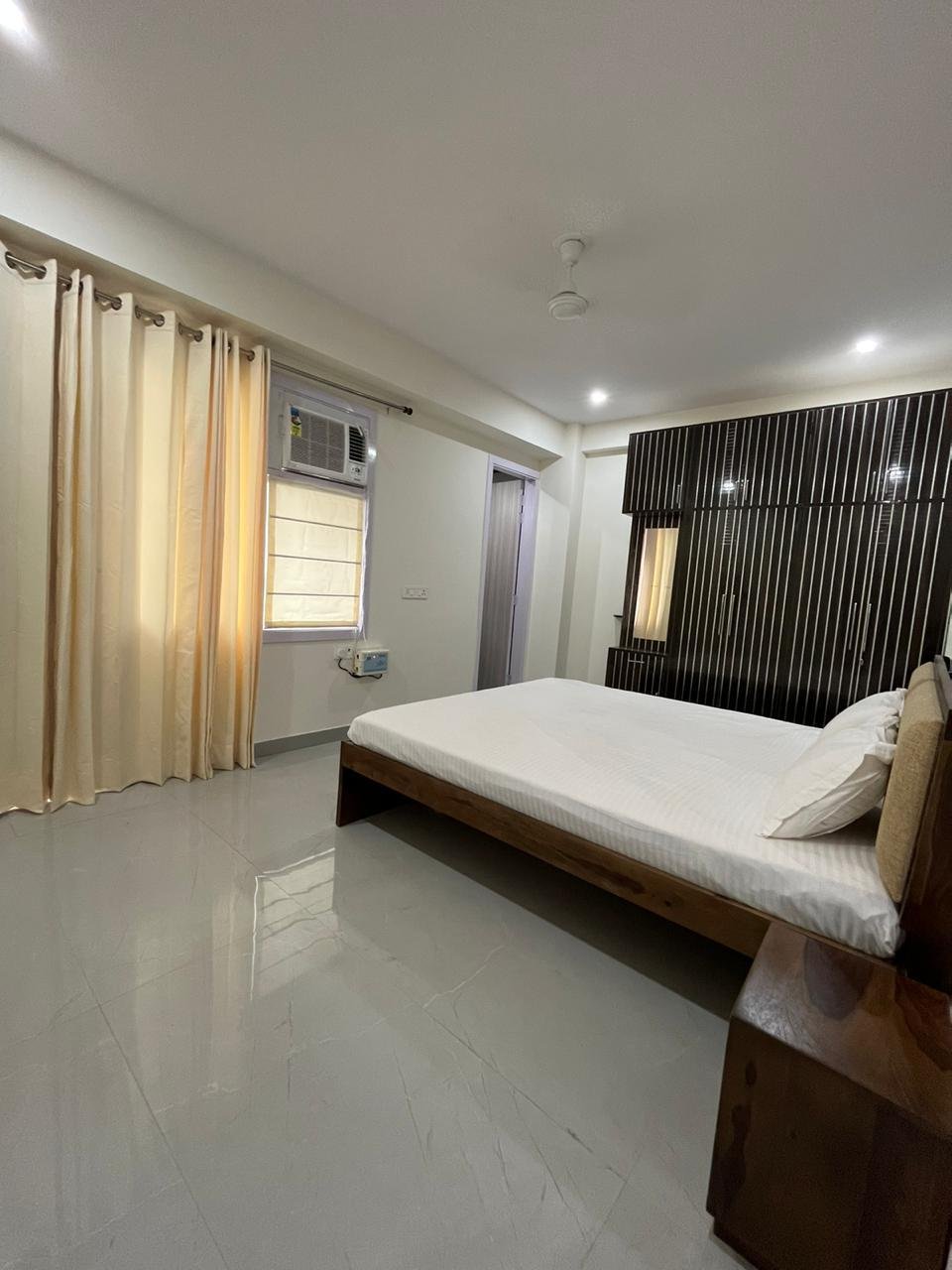 3BHK Fully furnished flat in sector 27 Gurgaon Haryana