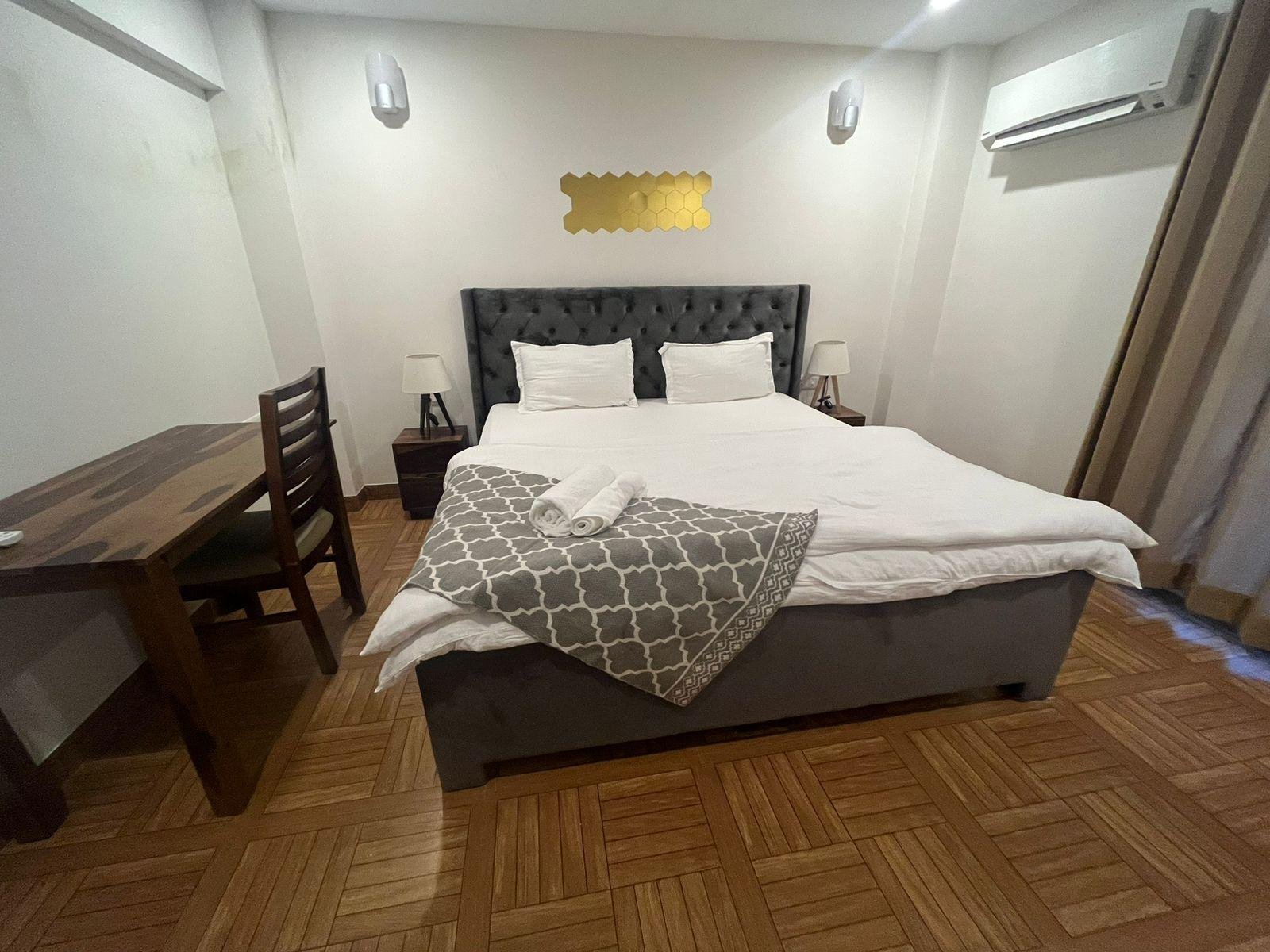 1BHK FULLY Furnished Flat In Sector 43 Sushant lok 1 Gurgaon Haryana