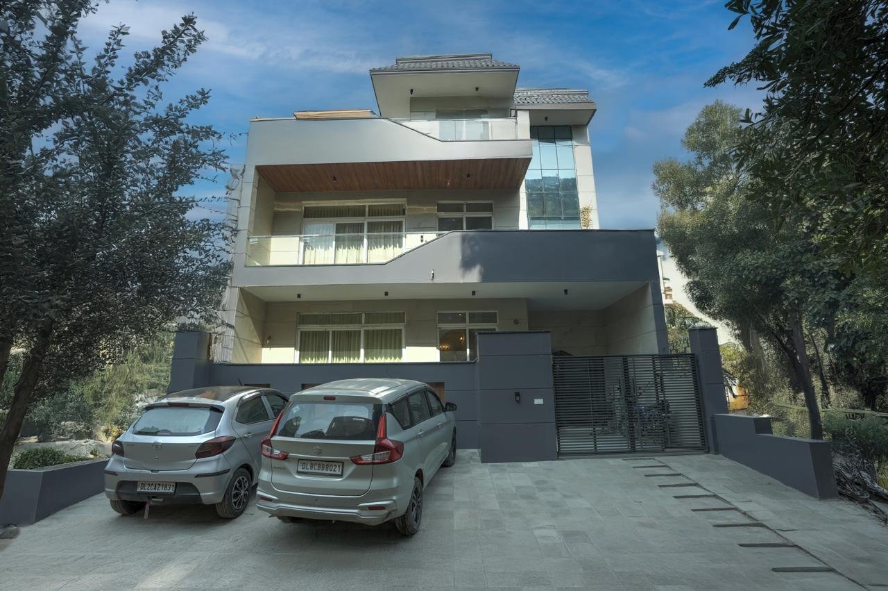 3BHK Fully furnished flat in sector 27 Gurgaon Haryana