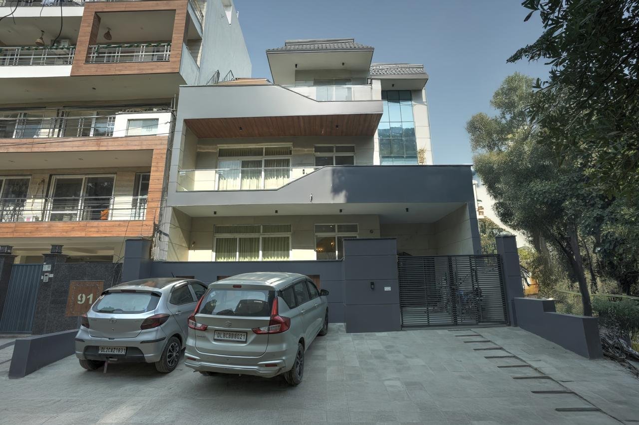 3BHK Fully furnished flat in sector 27 Gurgaon Haryana