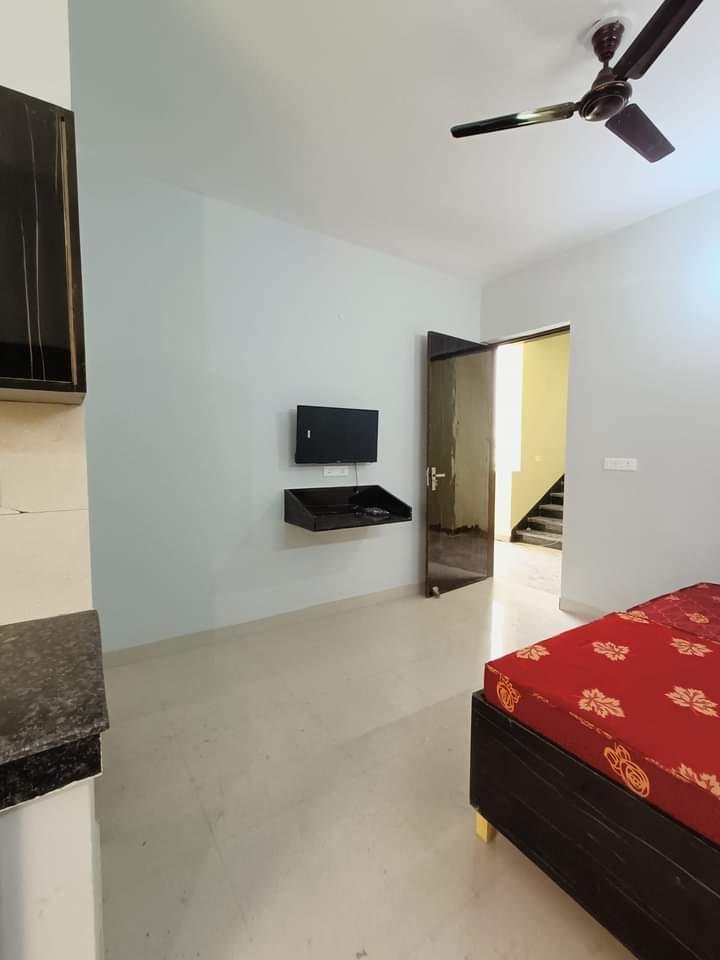 1BHK  Fully Furnised Flat IN  Sector 52 Gurgaon Haryana