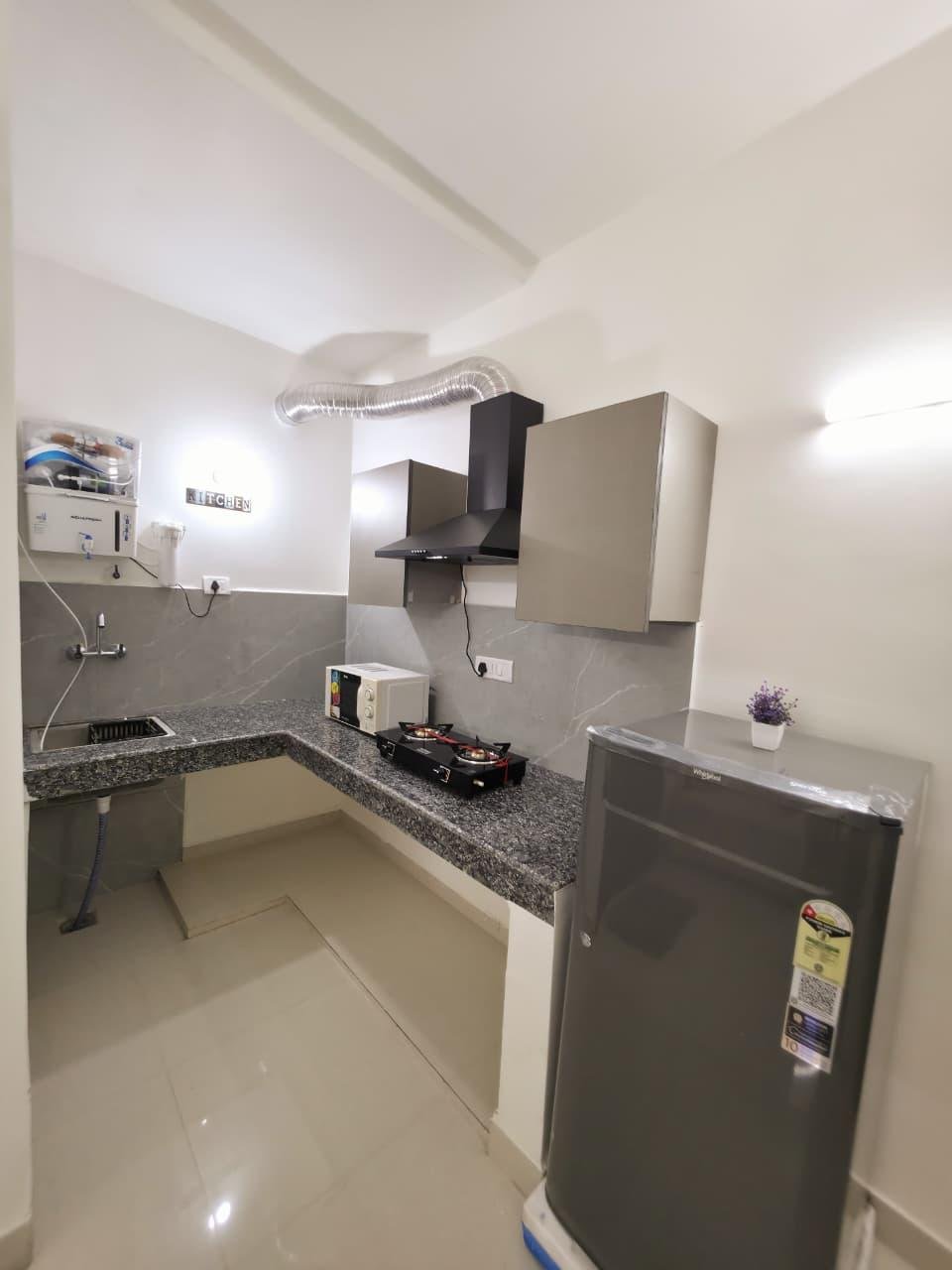 1BHK fully furnised flat in sector 27 gurgaon Dlf ph 4