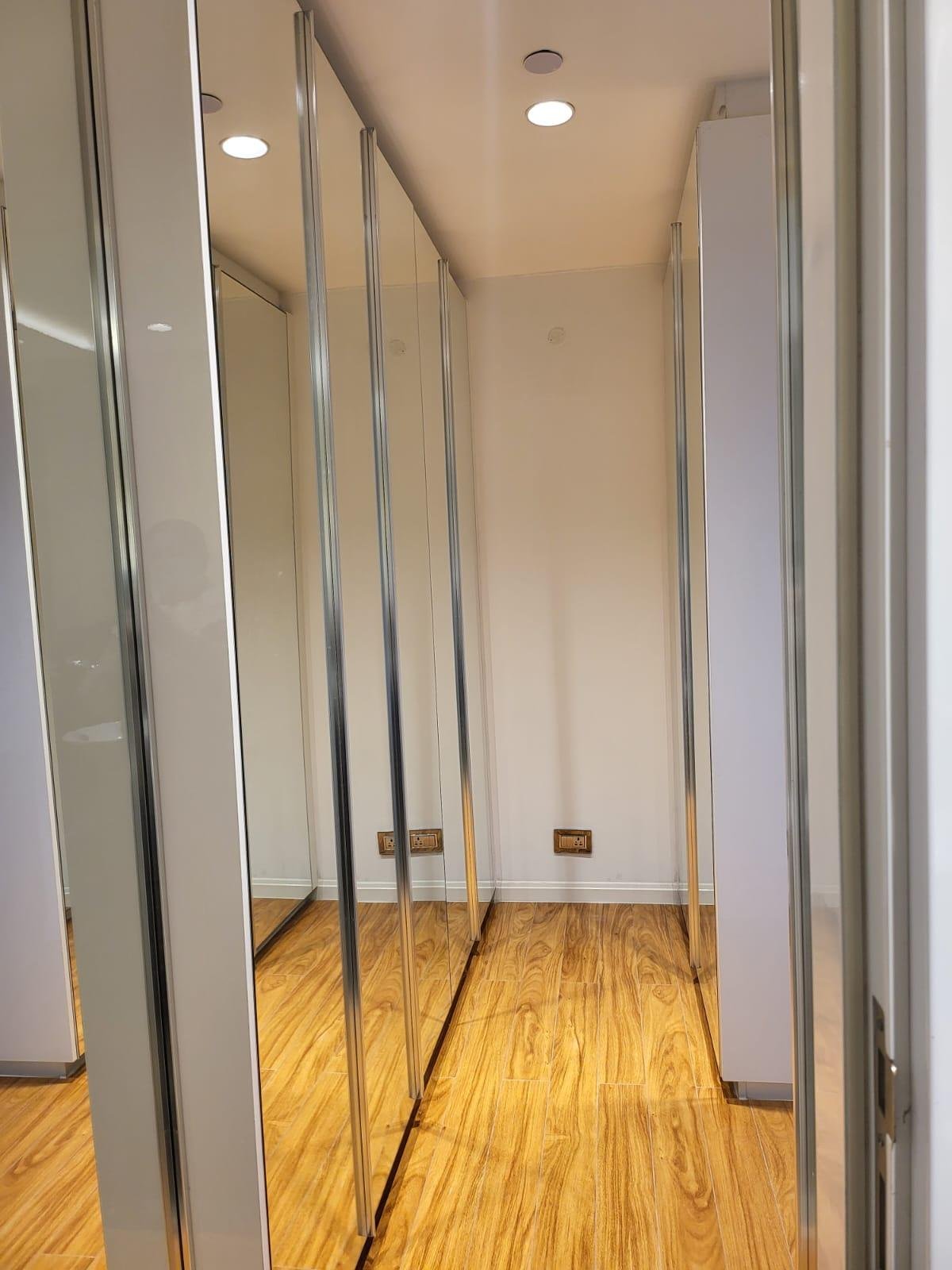 DLF Crest DLF Phase 5, Sector 54, Golf Course Road, Gurgaon.